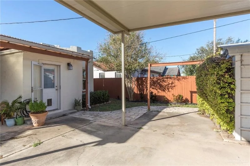 Building Photo - 816 Ivy Ave