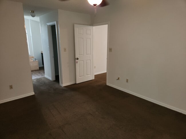 Building Photo - 6105 W 2nd Manor