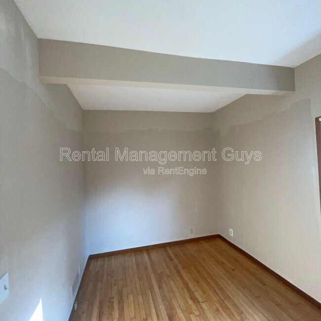 Building Photo - 3319 Longfellow Ave