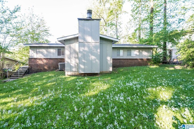 Building Photo - 1309 Lake Ln NE