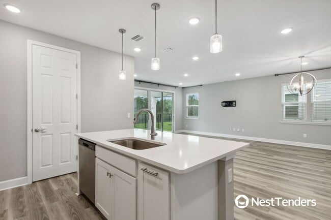 Building Photo - Enjoy Resort-Style Amenities in Beautiful ...