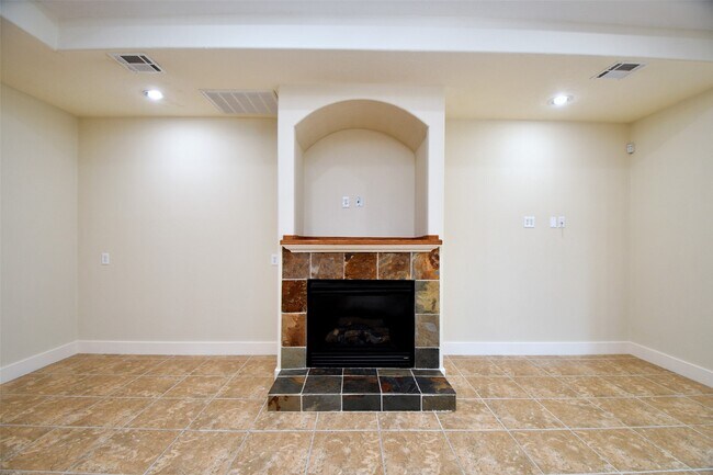 Building Photo - 5211 Holly View Dr