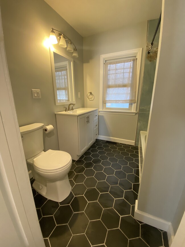 Building Photo - 6903 Buckingham Pl