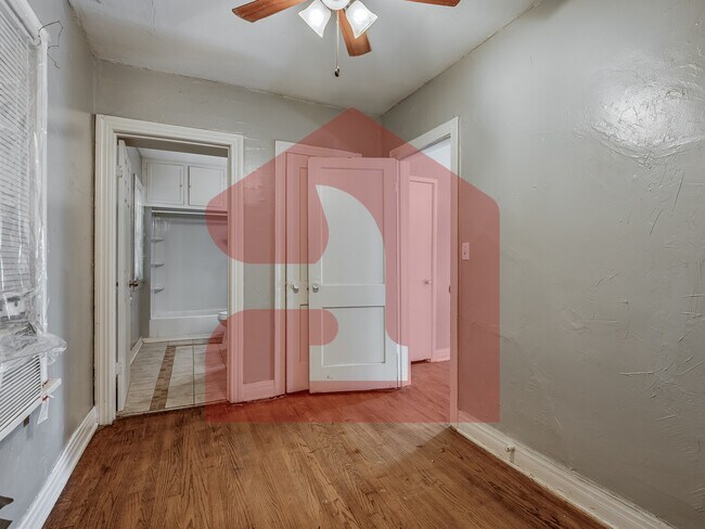 Building Photo - 2309 1/2 N Florida Ave