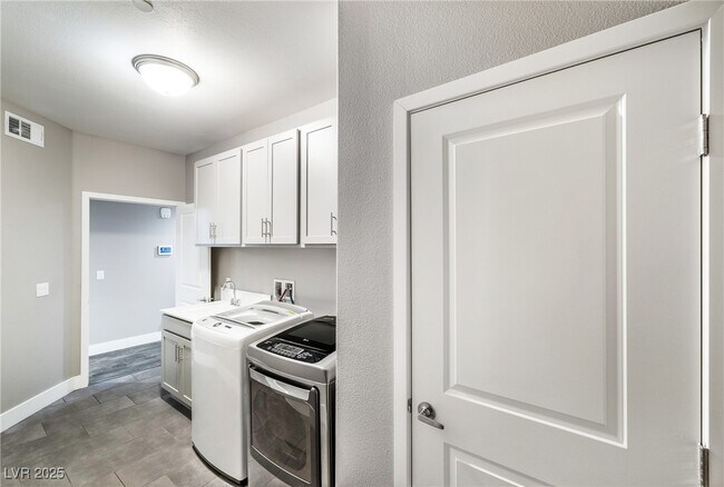 Building Photo - 11890 Tevare Ln