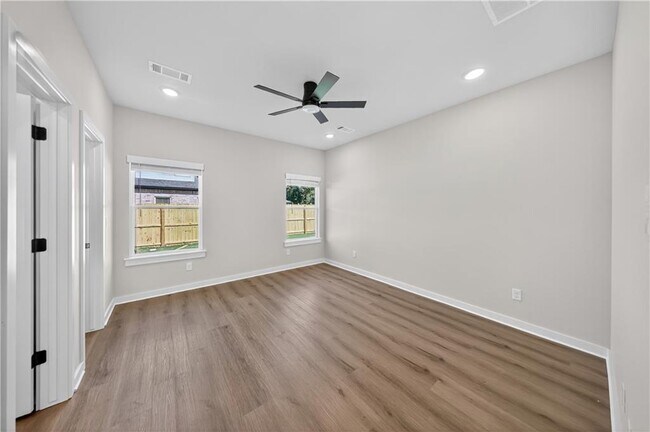 Building Photo - 601 Cosmos St