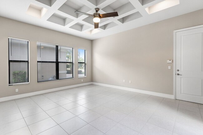 Building Photo - ** STONECREEK ** 3 BED + DEN / 3.5 BATH - ...