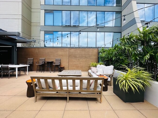 Building Photo - 1 Bedroom, 1 Bathroom, 1 Parking with Den ...