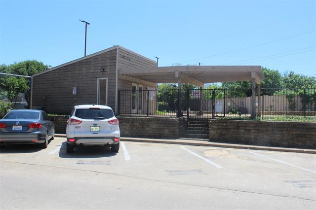 Building Photo - 9809 Walnut St