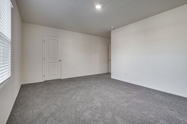 Building Photo - 4826 Wine Rdg Ave