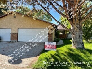 Building Photo - 647 E Amanita St