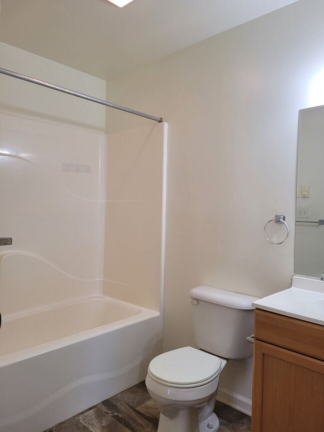 Building Photo - 1419 Doron Dr