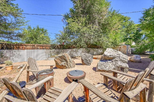 Building Photo - $2,195.00 - 3 Bedrooms, 1 Bathroom, Single...