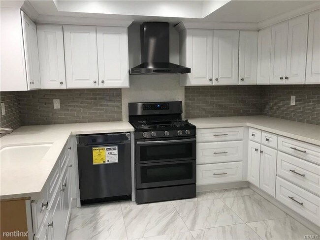 Building Photo - 2337 Palos Verdes Dr W