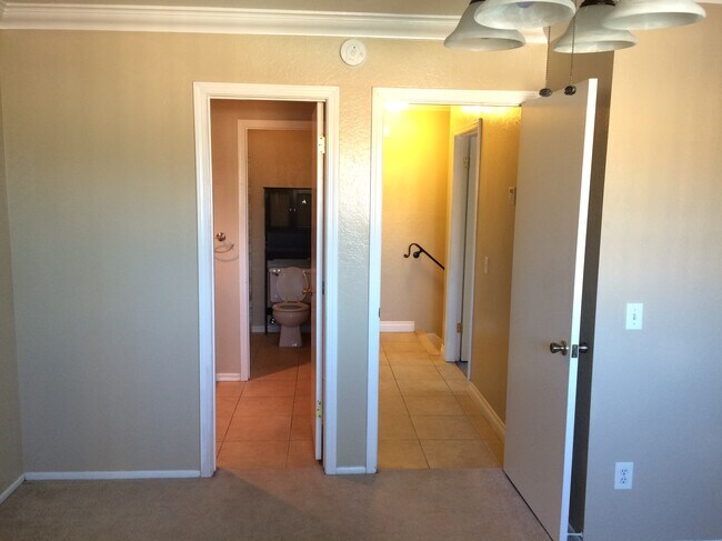 Building Photo - 918 S Mountain Ave