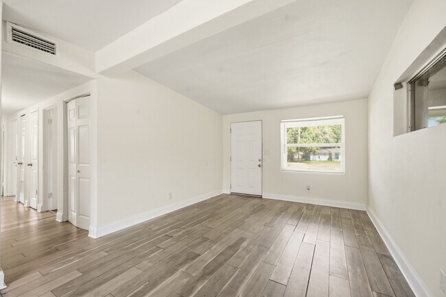 Building Photo - 4294 Katanga Dr N