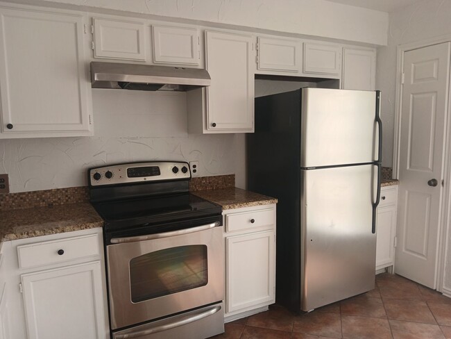 Building Photo - (50% OFF 1st MONTHS RENT) 1 Bed 1 Bath Condo in Dallas (All Electric)