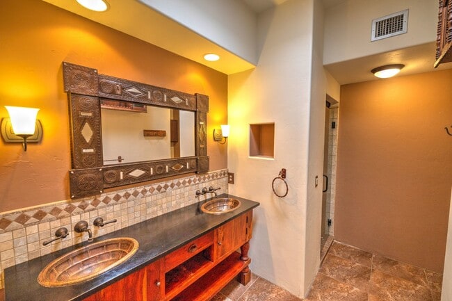 Building Photo - Single Story Foothills Home with Brand New Carpet in all Bedrooms!