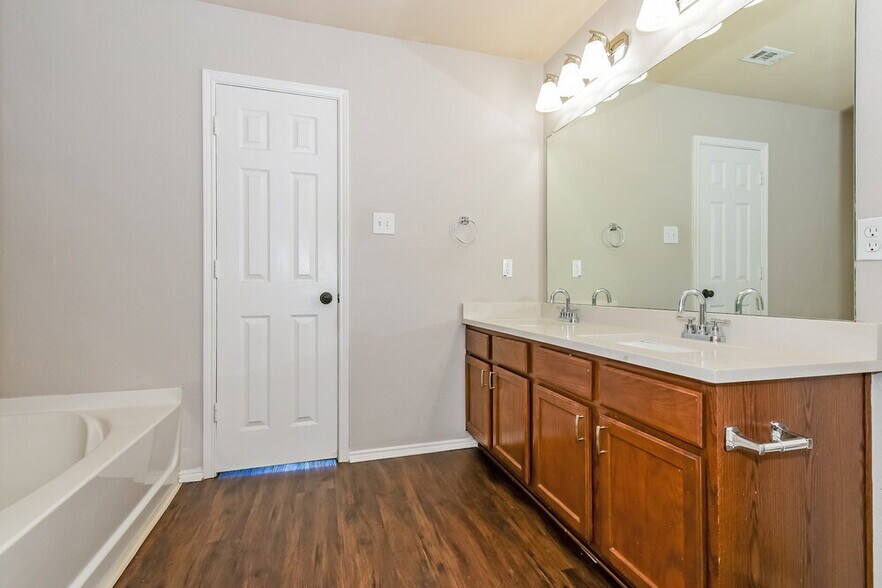 Building Photo - 309 Coneflower Dr