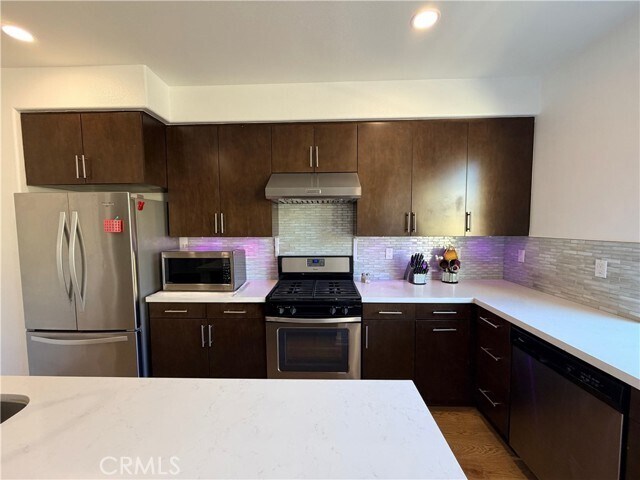 Building Photo - 818 Santa Fe Ave