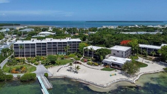 Building Photo - The Keys Living