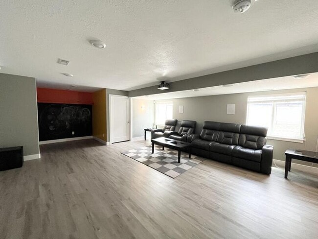 Building Photo - 9729 Fira Ln