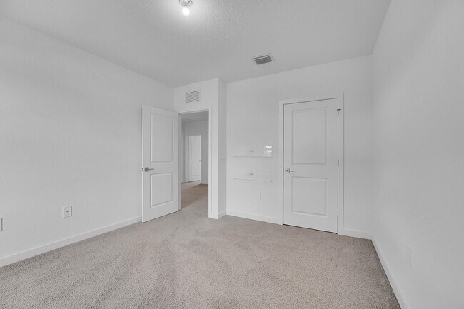 Building Photo - 2006 NE Ocean Dunes Dr