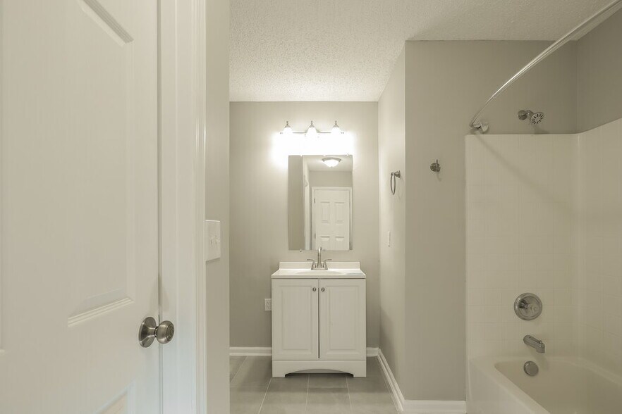 Building Photo - 13517 Ashford Wood Ct E