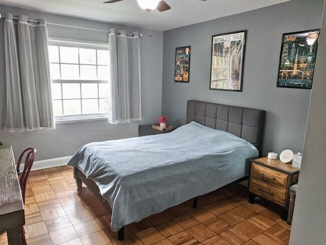 Building Photo - FIRST MONTH FREE RENT!