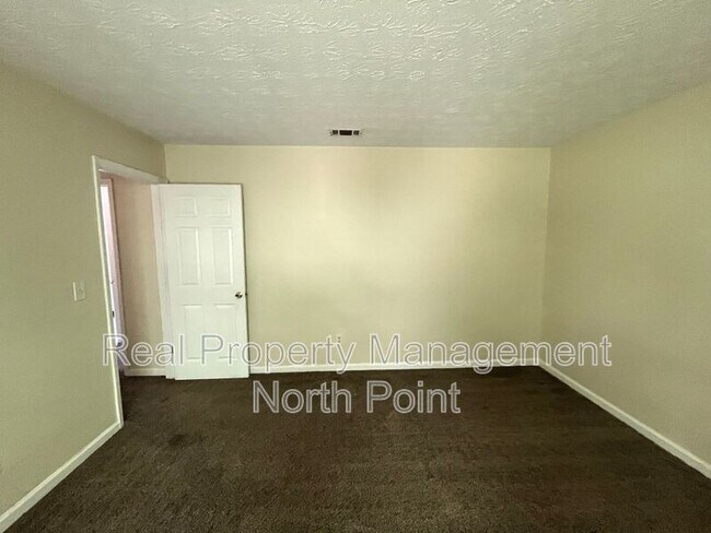 Building Photo - 3004 Kenville Ln
