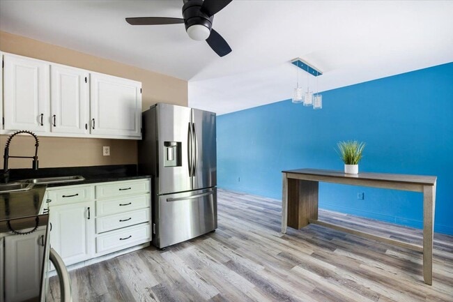 Building Photo - 4701 Lucinda Ln