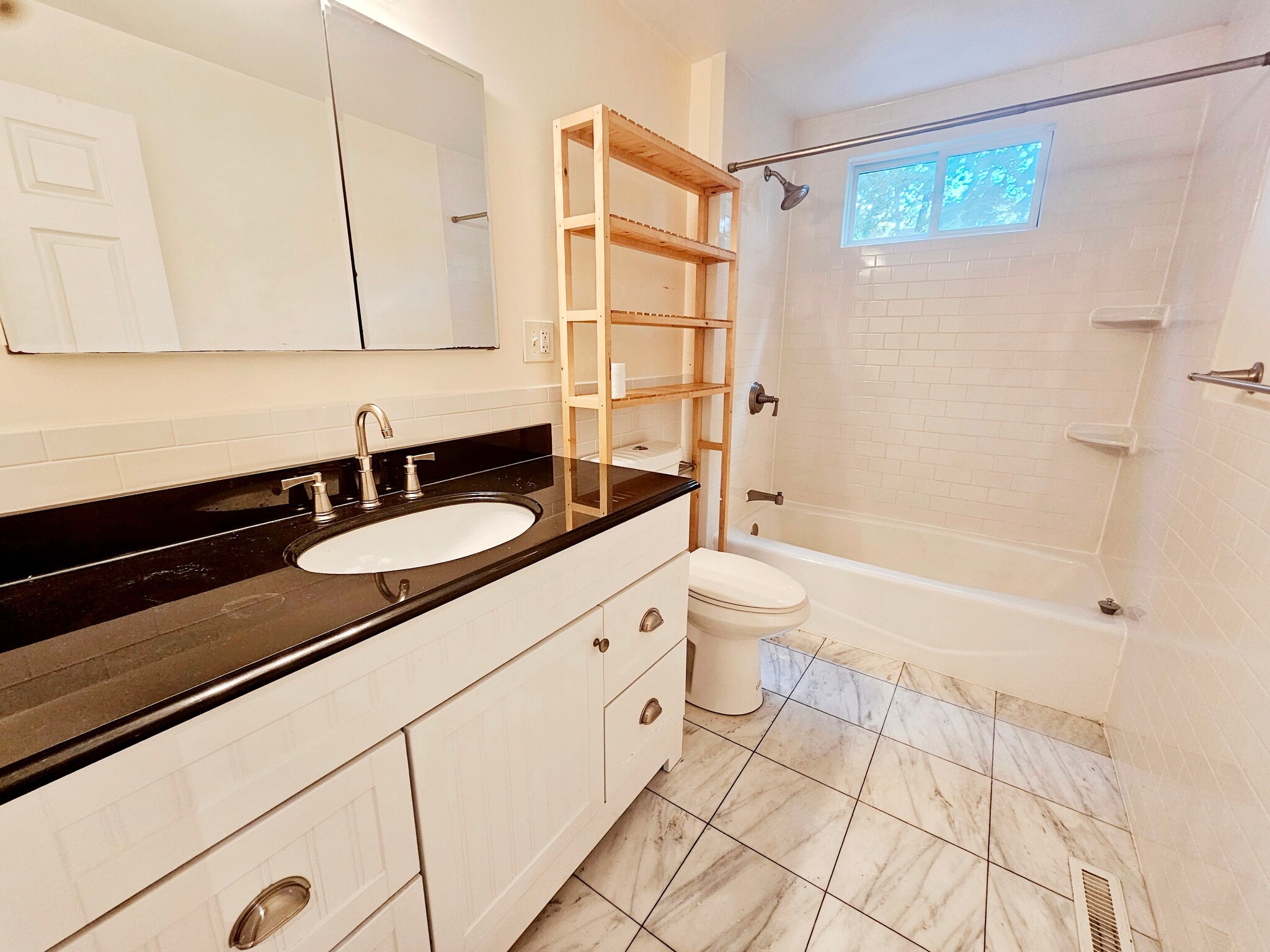 Building Photo - 11 Rockland Pl
