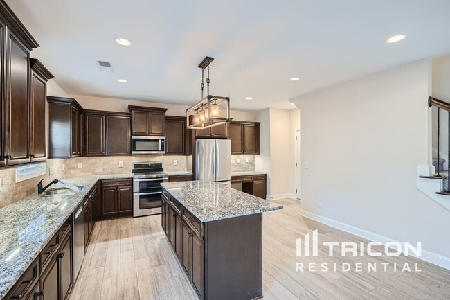 Building Photo - 922 Ashton Park Dr SW