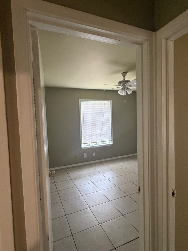 Building Photo - 4839 Castle Stream Dr