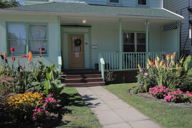 Building Photo - 446 South Ave