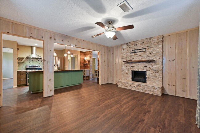 Building Photo - 5314 Pine Ave