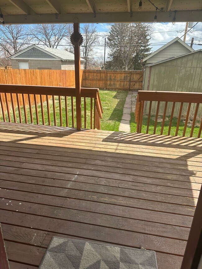 Building Photo - Beautiful 2 bedroom in prime location