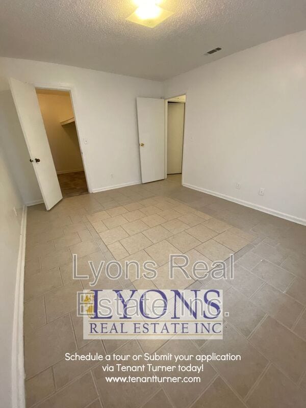 Building Photo - 1026 S Gordon Ave