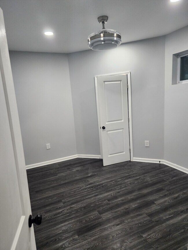 Building Photo - 1529 Wilford Dr NE
