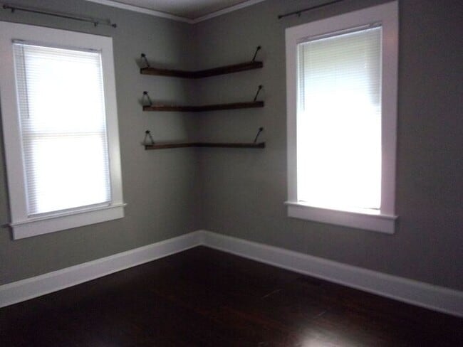 Building Photo - 4 Bedroom 2 Bath Home Blocks to Downtown Rock Hill