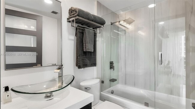 Building Photo - 5875 Collins Ave