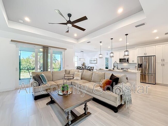 Building Photo - 6049 Higgins Ln