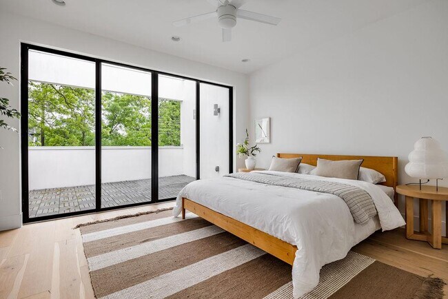 Building Photo - 1811 Justin Ln