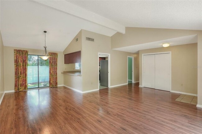 Building Photo - 3988 Oak Loop