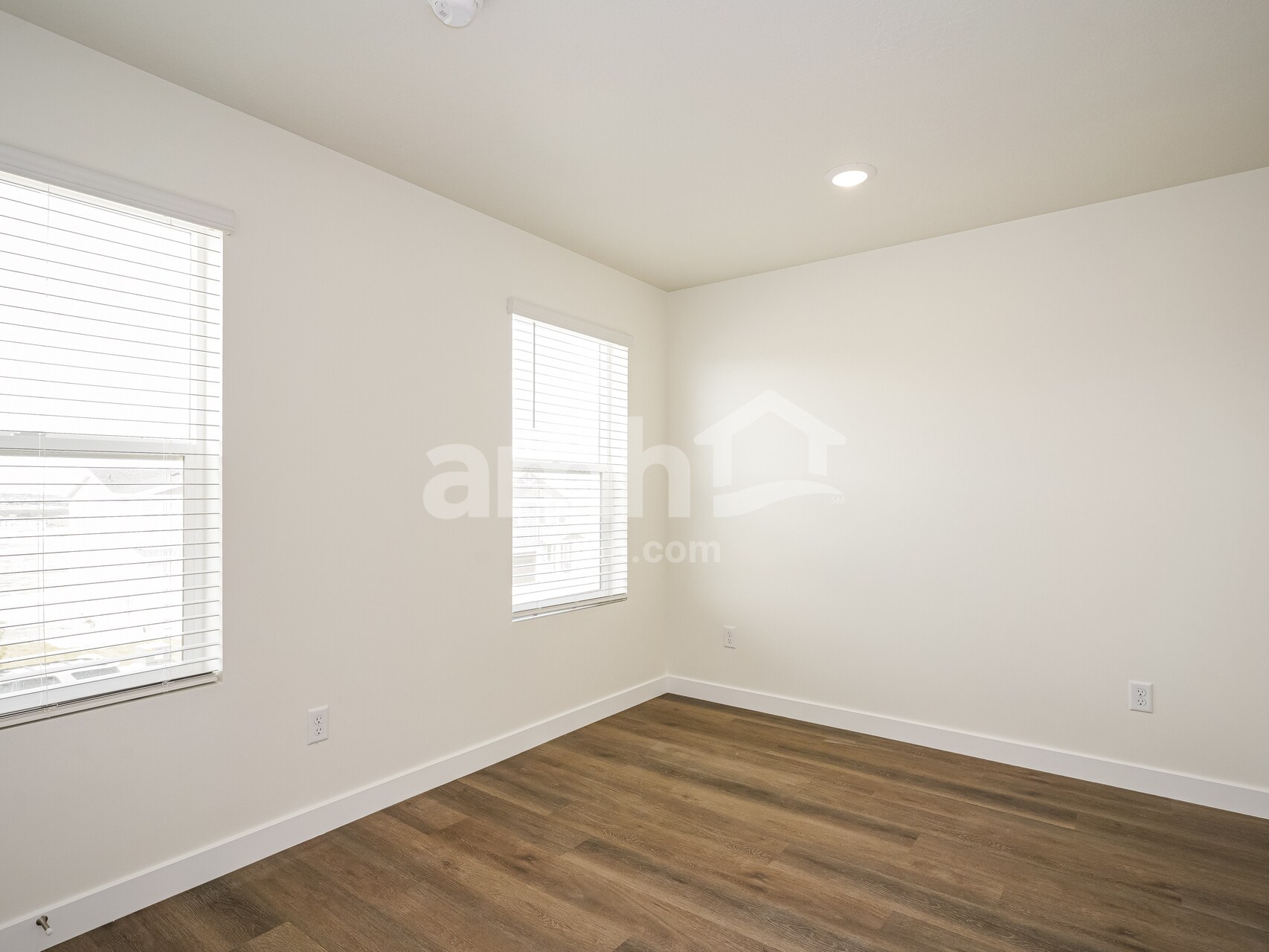 Building Photo - 1296 Carnaby St