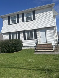 Building Photo - 795 E 222nd St