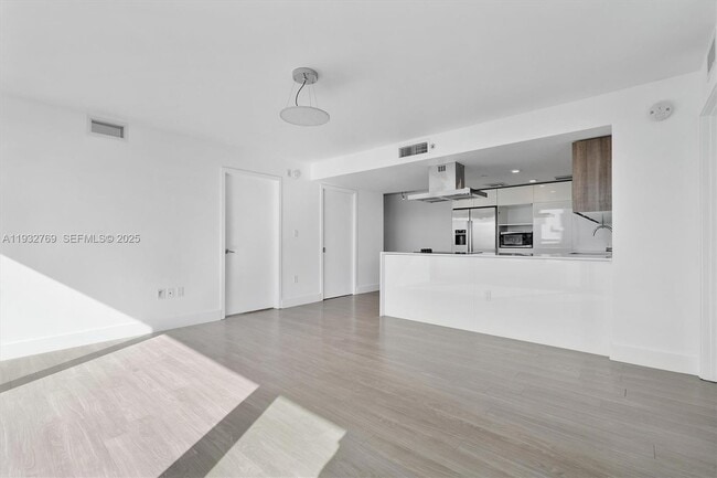 Building Photo - 1025 92nd St