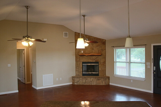 Building Photo - Country Living, Shop, Large Porches