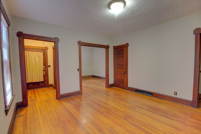 Building Photo - SL AAC907