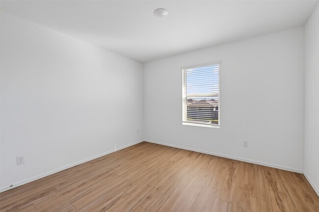 Building Photo - 7402 Clover Chase Dr